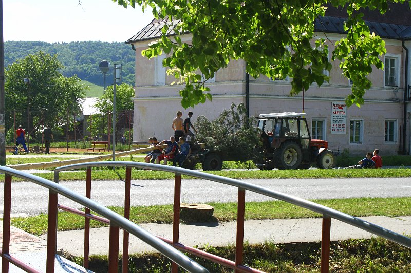 Stavanie maja (3).JPG